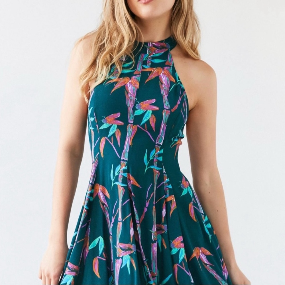 Kimchi Blue Tropi Mock Neck
Mini Dress
Size: XS